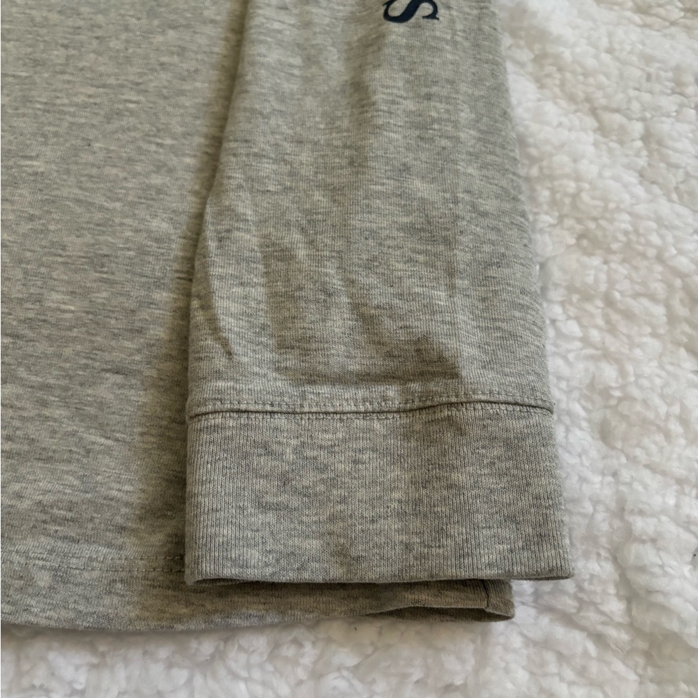 Island themed Vineyard Vines Tee - Picture 3 of 5